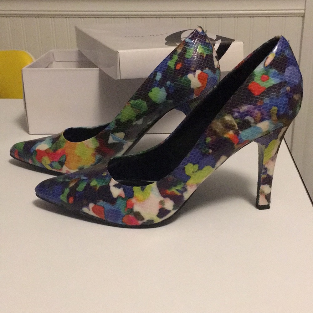 Nine West floral pump 3” heel size 9, barely worn.